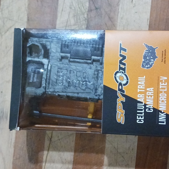 Spypoint cellular trail camera with sandisk micro sdhc uhs-1 card - Picture 2 of 5